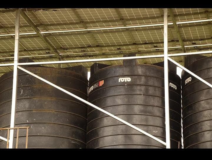 Water tank maintenance and cleaning service